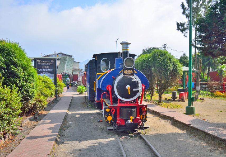 Ride the Toy Train in Darjeeling a best things to do in India